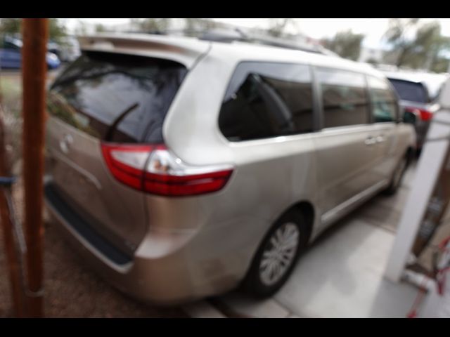 2017 Toyota Sienna XLE