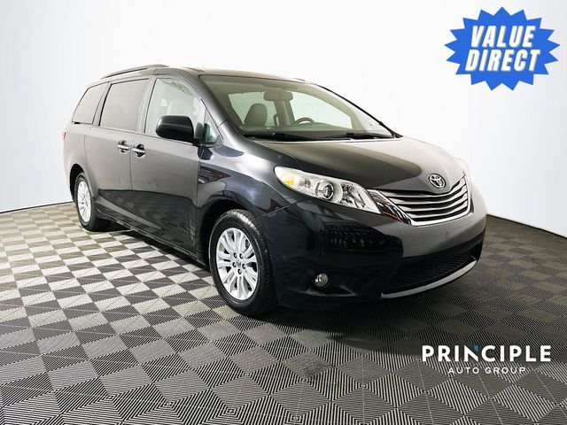 2017 Toyota Sienna XLE Auto Access Seat