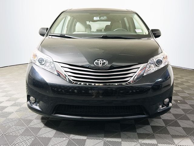 2017 Toyota Sienna XLE Auto Access Seat