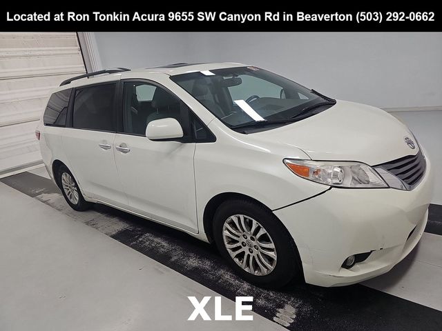 2017 Toyota Sienna XLE