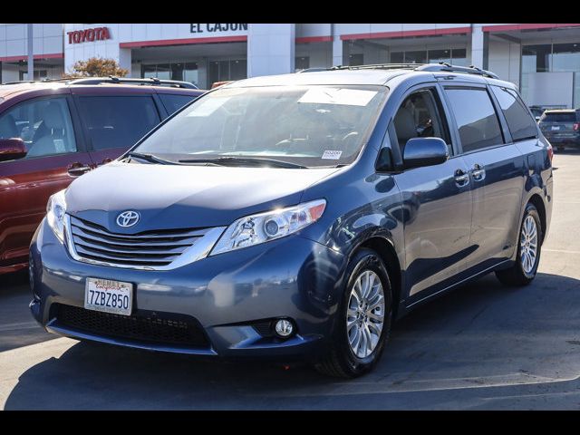 2017 Toyota Sienna XLE