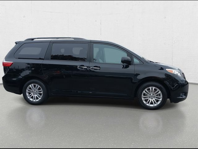 2017 Toyota Sienna 