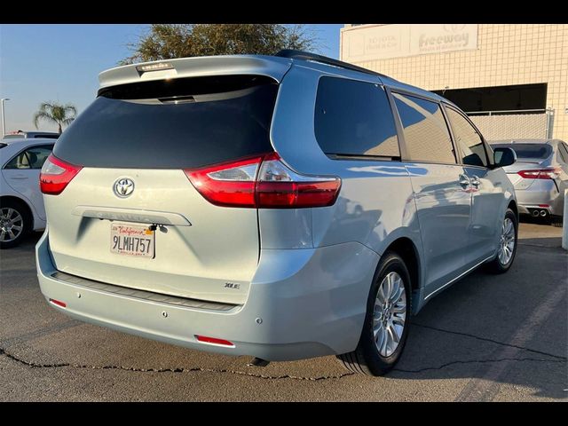 2017 Toyota Sienna XLE