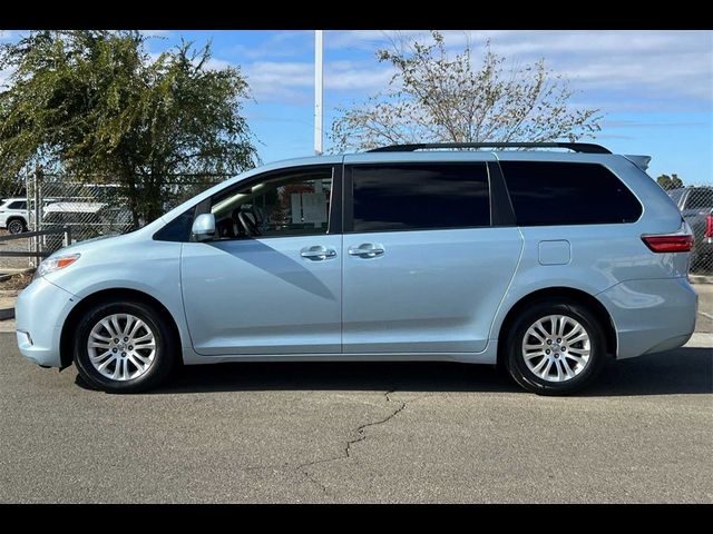 2017 Toyota Sienna XLE