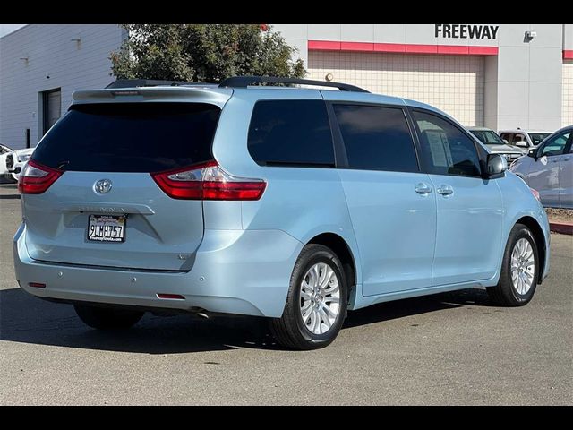 2017 Toyota Sienna XLE