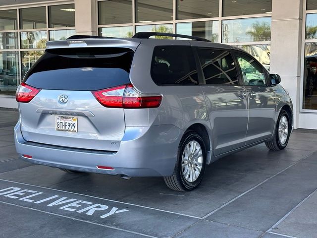 2017 Toyota Sienna XLE