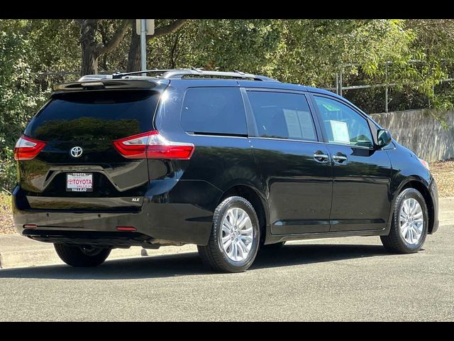 2017 Toyota Sienna 