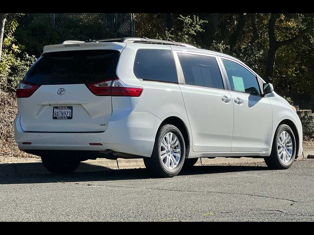 2017 Toyota Sienna XLE