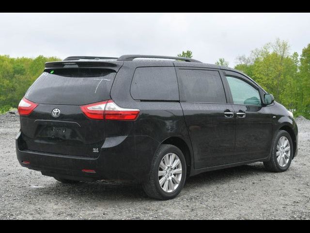 2017 Toyota Sienna 