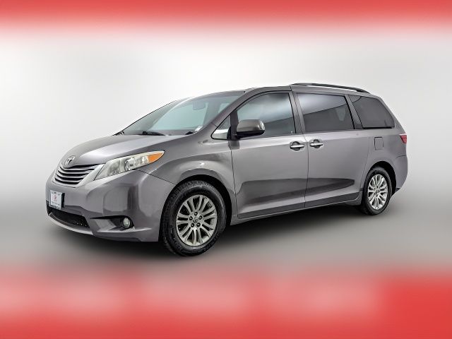 2017 Toyota Sienna XLE Auto Access Seat