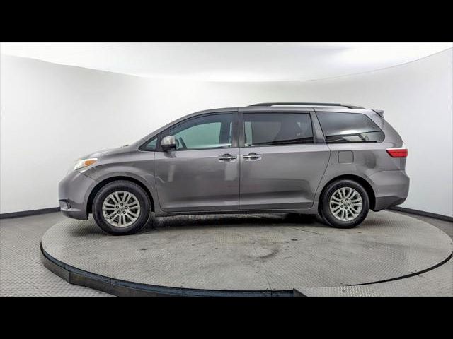 2017 Toyota Sienna XLE Auto Access Seat