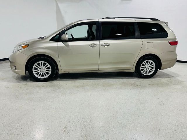 2017 Toyota Sienna XLE Auto Access Seat