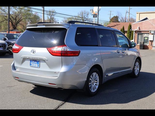 2017 Toyota Sienna 