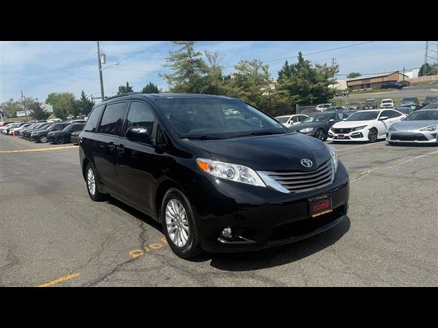 2017 Toyota Sienna 