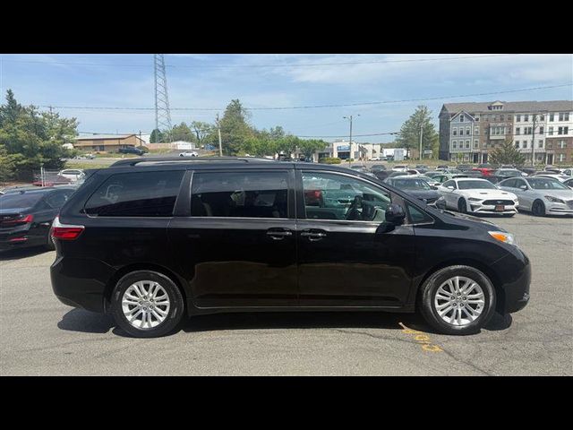 2017 Toyota Sienna 