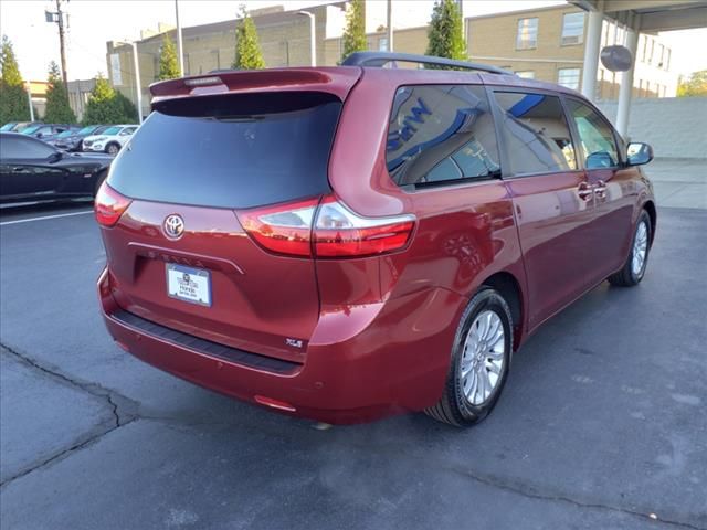 2017 Toyota Sienna XLE