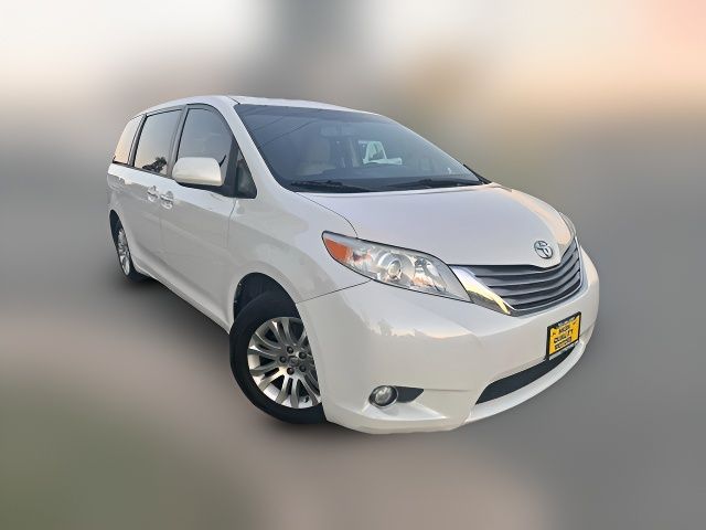 2017 Toyota Sienna XLE Auto Access Seat