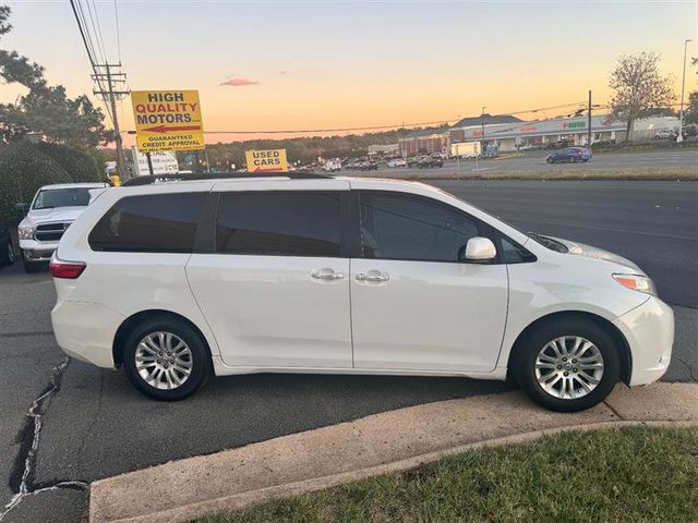 2017 Toyota Sienna XLE Auto Access Seat