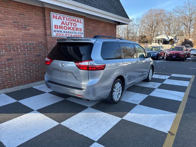 2017 Toyota Sienna 