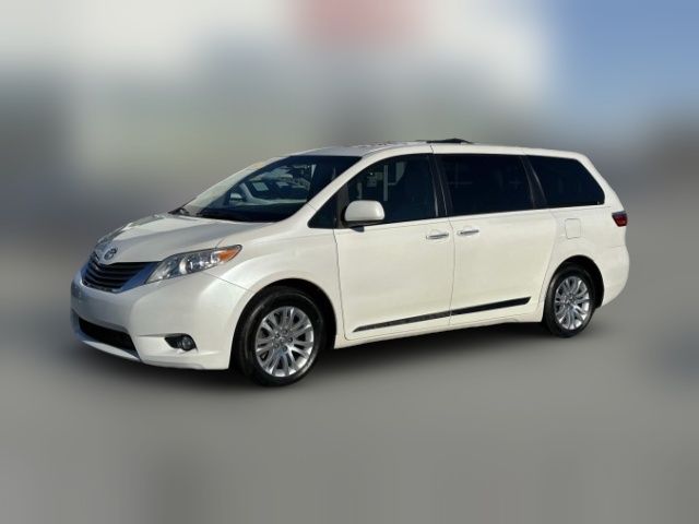 2017 Toyota Sienna XLE Auto Access Seat