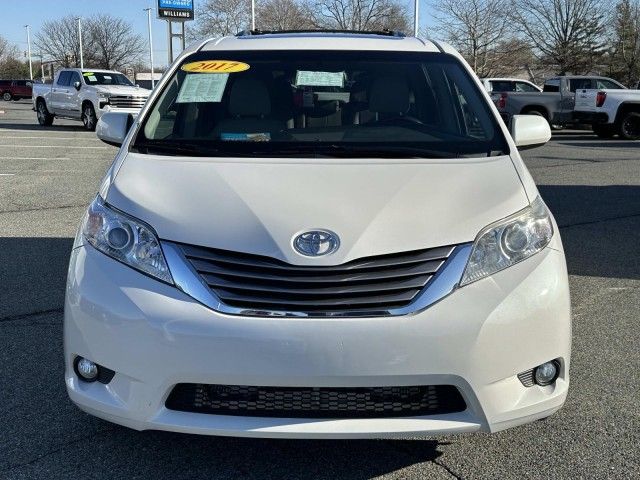 2017 Toyota Sienna XLE Auto Access Seat