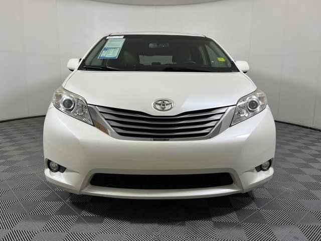 2017 Toyota Sienna XLE Auto Access Seat