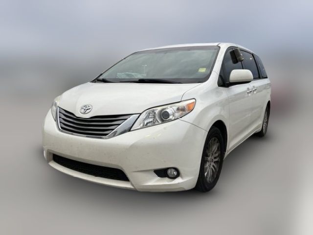 2017 Toyota Sienna XLE Auto Access Seat