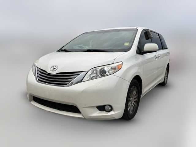 2017 Toyota Sienna XLE Auto Access Seat