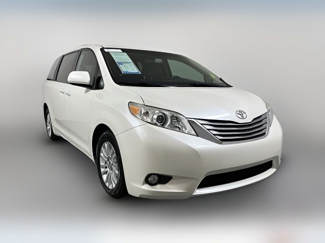 2017 Toyota Sienna XLE Auto Access Seat