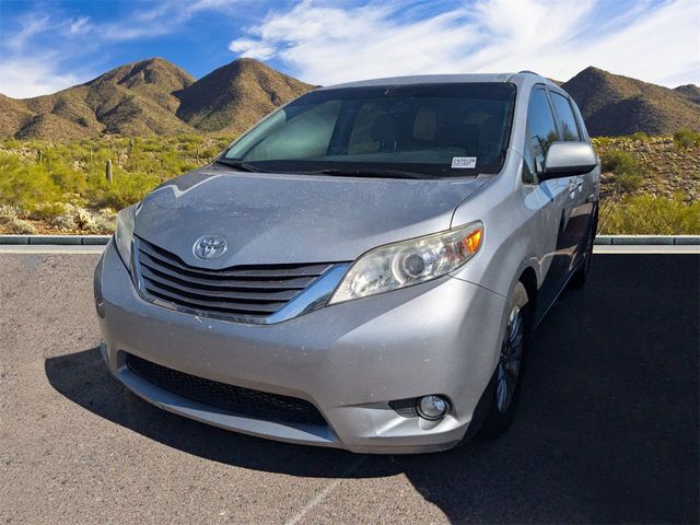 2017 Toyota Sienna XLE Auto Access Seat