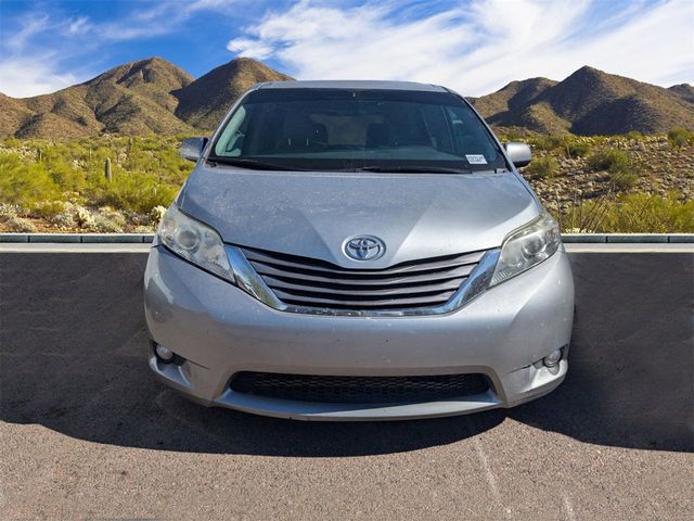 2017 Toyota Sienna XLE Auto Access Seat