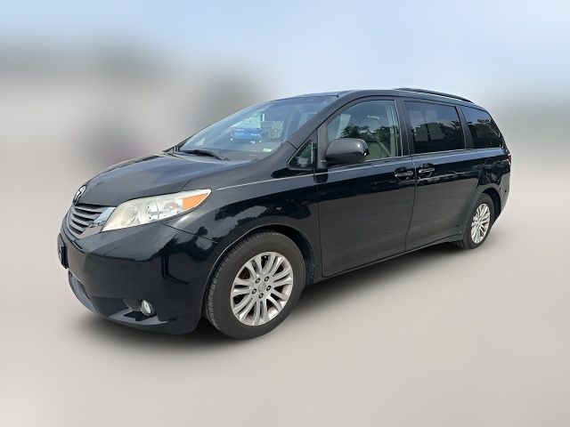 2017 Toyota Sienna XLE Auto Access Seat