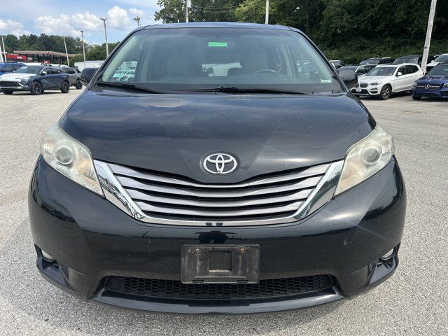 2017 Toyota Sienna XLE Auto Access Seat