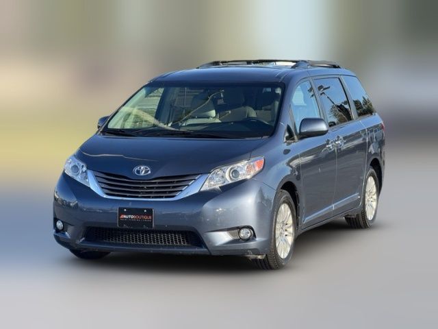 2017 Toyota Sienna XLE Auto Access Seat