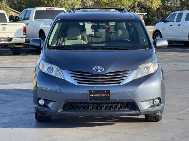 2017 Toyota Sienna XLE Auto Access Seat