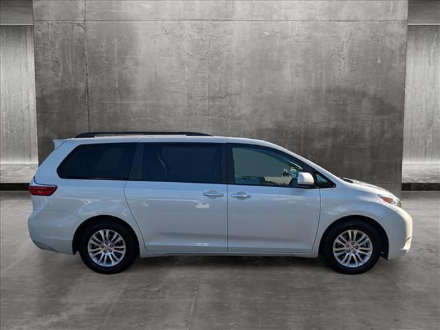 2017 Toyota Sienna XLE