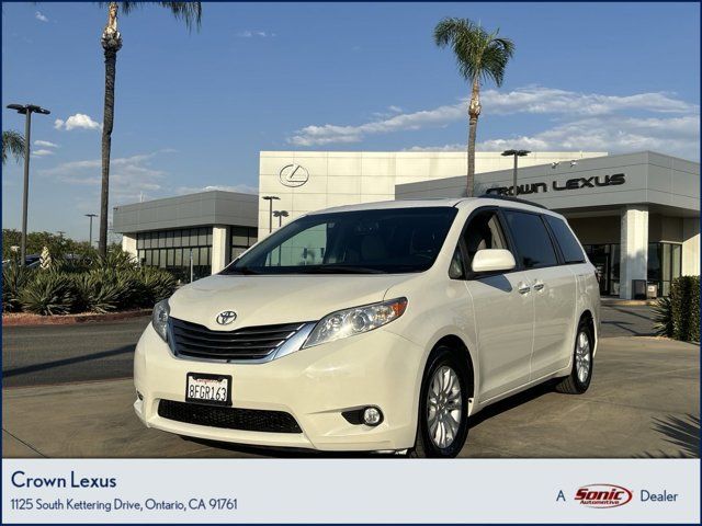 2017 Toyota Sienna XLE Auto Access Seat