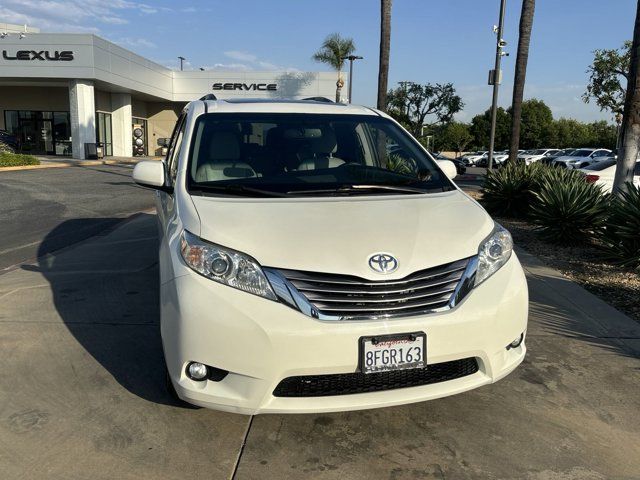 2017 Toyota Sienna XLE Auto Access Seat