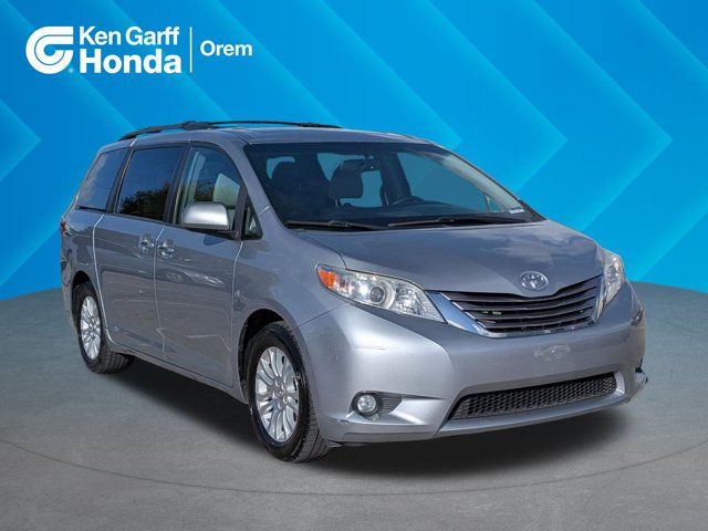 2017 Toyota Sienna XLE Auto Access Seat