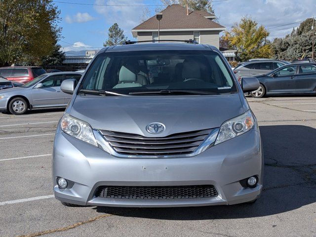 2017 Toyota Sienna XLE Auto Access Seat
