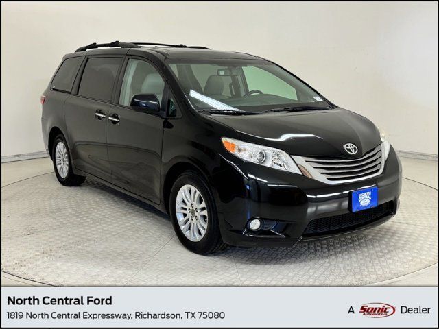 2017 Toyota Sienna XLE Auto Access Seat