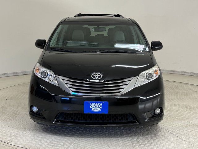 2017 Toyota Sienna XLE Auto Access Seat