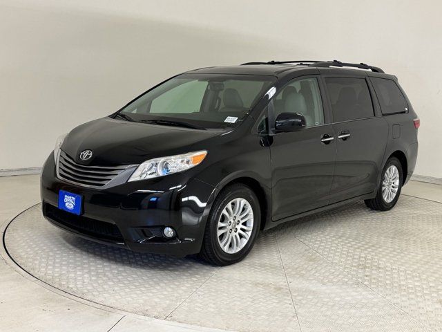 2017 Toyota Sienna XLE Auto Access Seat