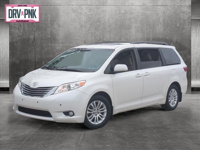 2017 Toyota Sienna XLE