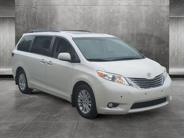 2017 Toyota Sienna XLE