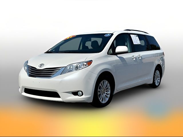 2017 Toyota Sienna XLE Auto Access Seat