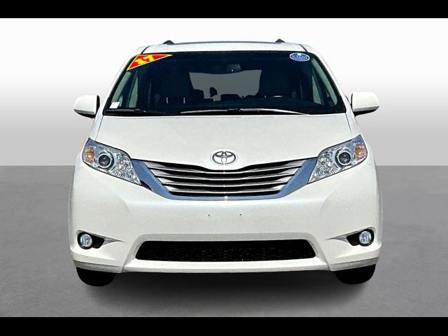 2017 Toyota Sienna XLE Auto Access Seat