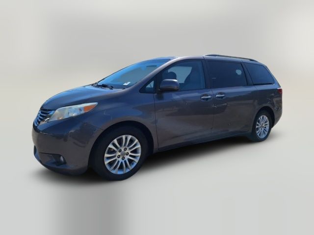 2017 Toyota Sienna XLE Auto Access Seat