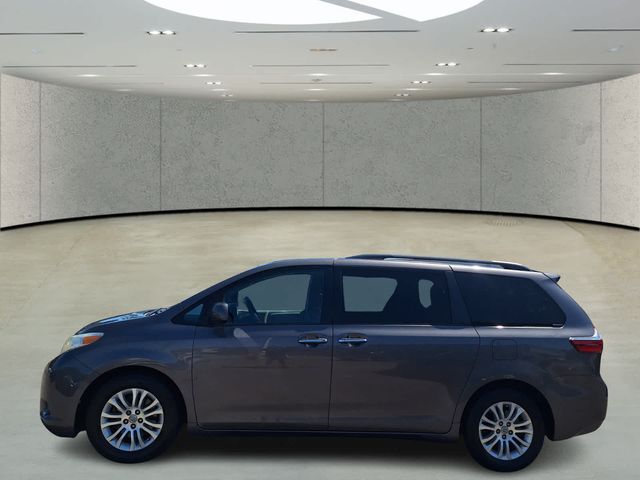 2017 Toyota Sienna XLE Auto Access Seat