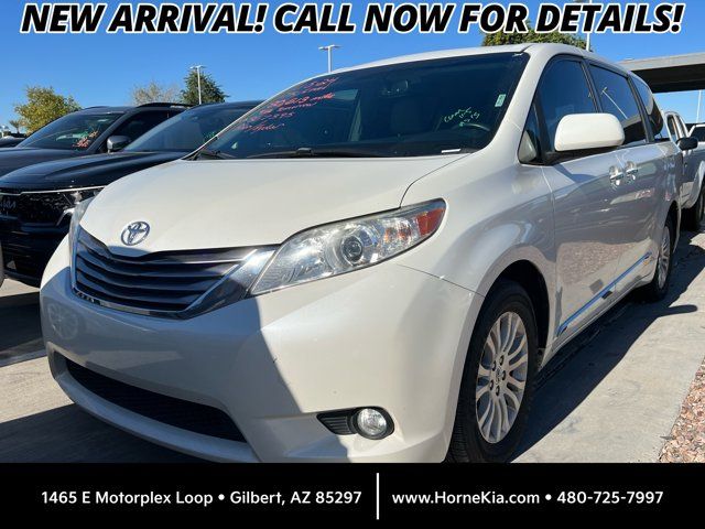 2017 Toyota Sienna XLE